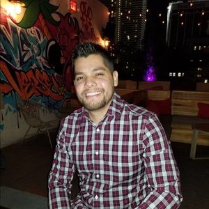 Meet your Posher, Moises